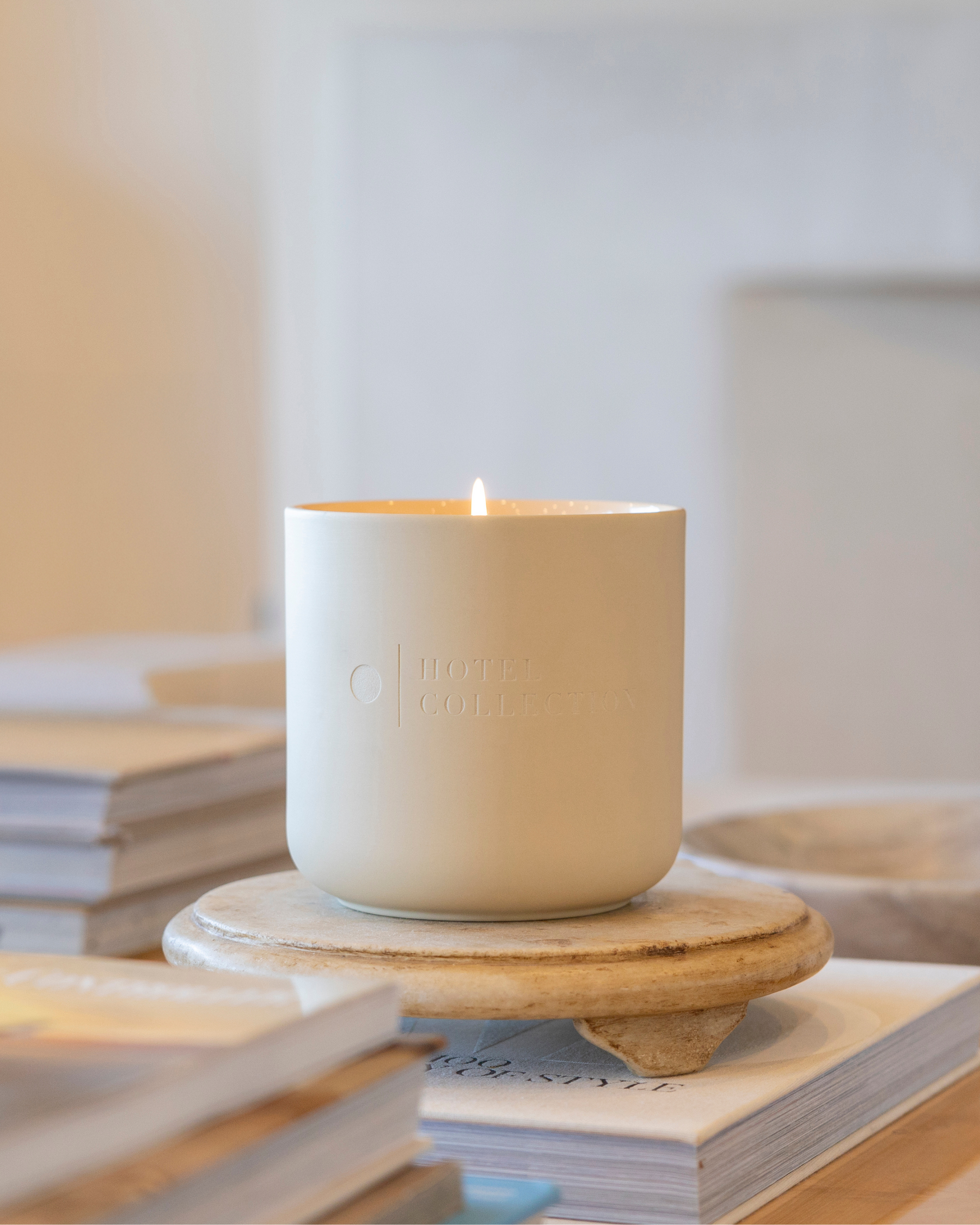 Elegant Grande Ceramic Sand Wax Set with refillable plant-based sand wax for a sustainable and luxurious candle experience. Includes 40oz scented sand wax, 30 candle wicks, and a sophisticated ceramic vessel. Available in My Way, Black Velvet™, and Dream On™ scents.