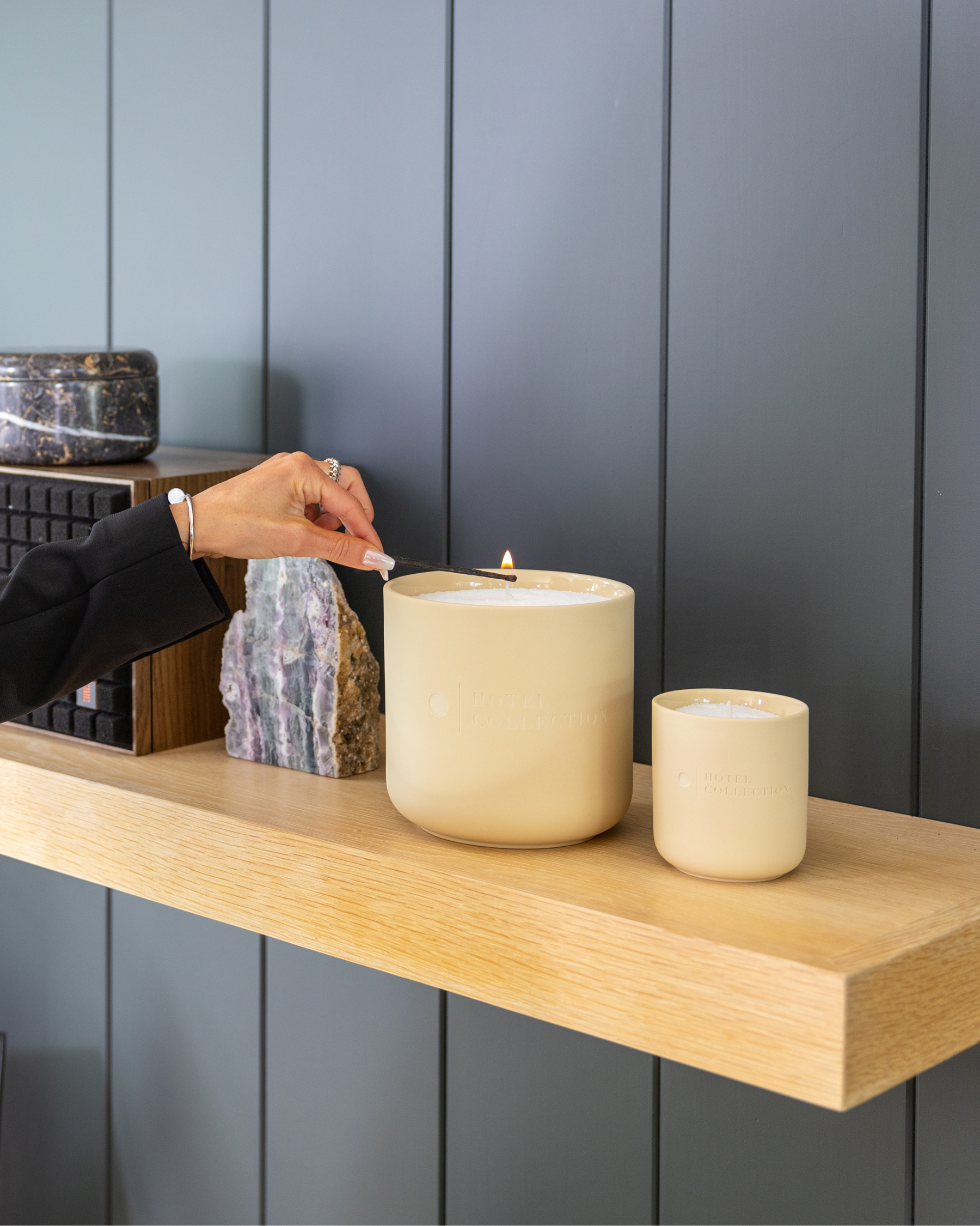 Elegant Grande Ceramic Sand Wax Set with refillable plant-based sand wax for a sustainable and luxurious candle experience. Includes 40oz scented sand wax, 30 candle wicks, and a sophisticated ceramic vessel. Available in My Way, Black Velvet™, and Dream On™ scents.